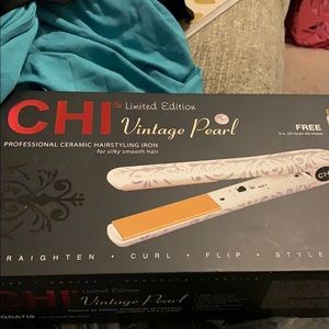 CHI Limited Edition Vintage Pearl flat iron